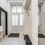 D38 Modern Suite