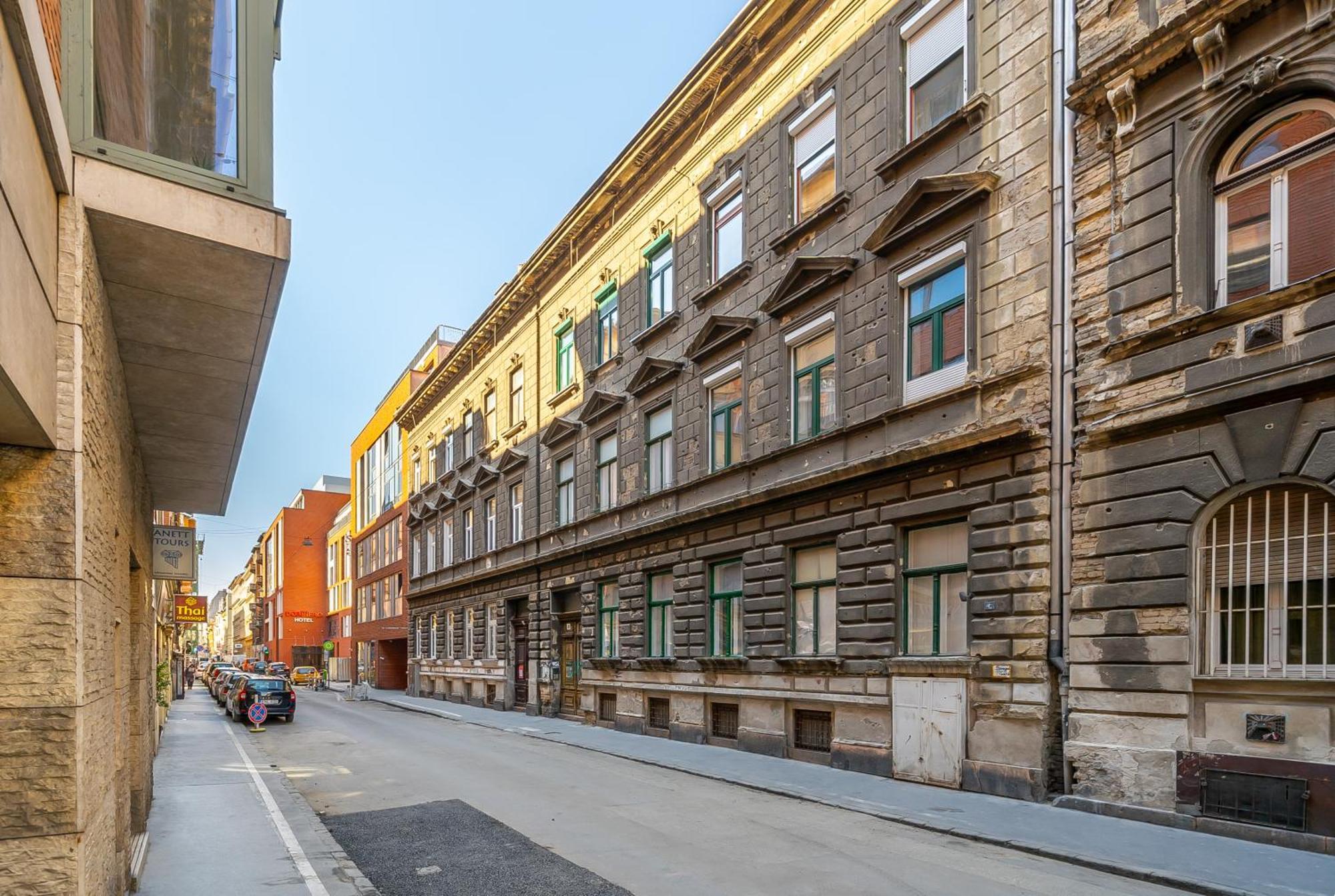 D38 Modern * Budapest