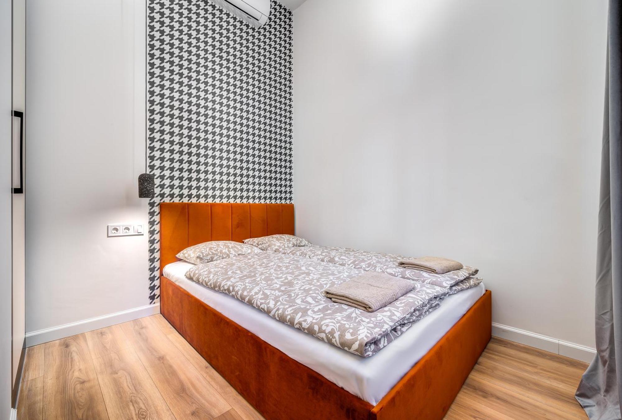 D38 Modern *